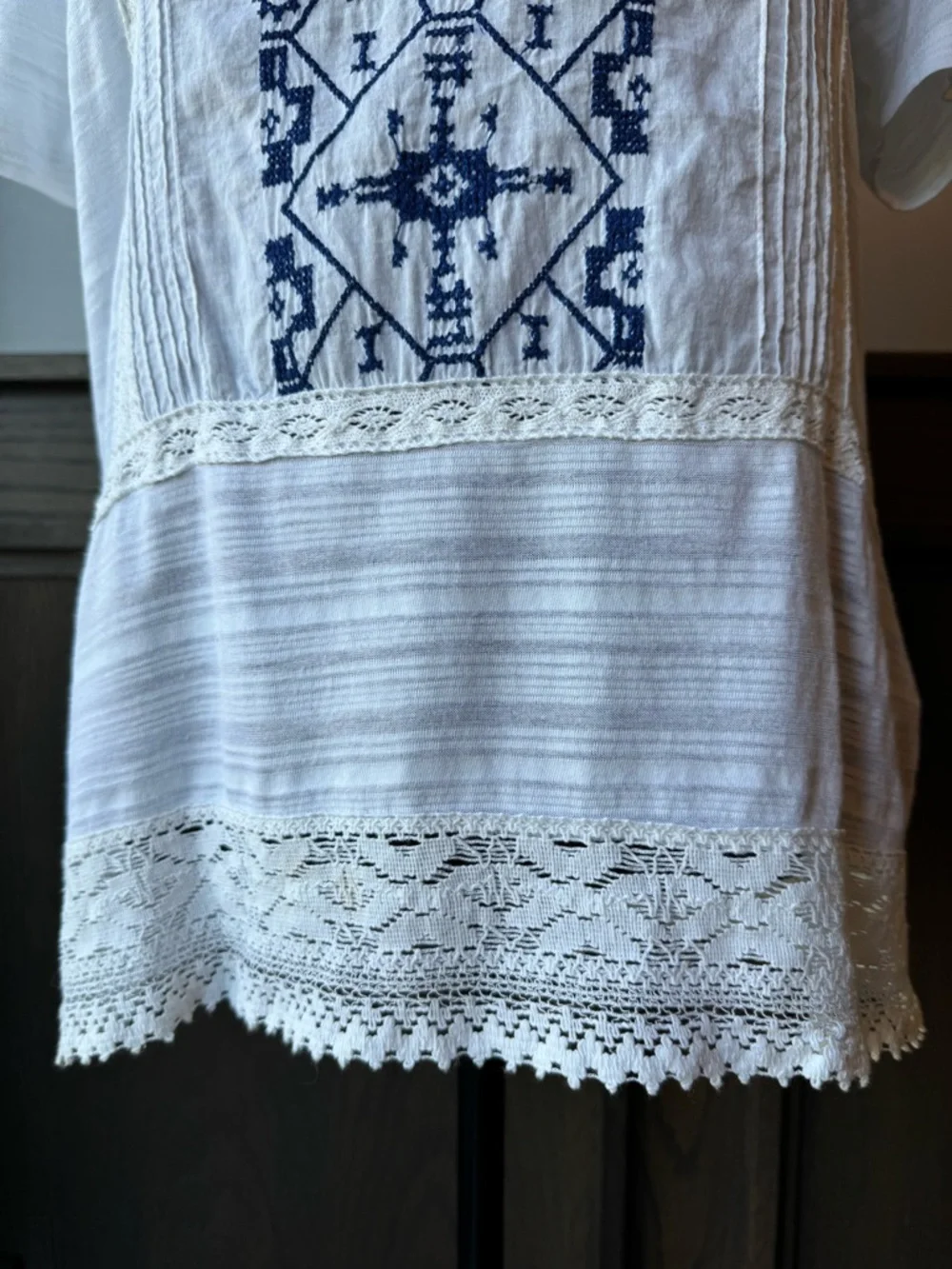 Lucky Brand Women's White and Blue boho Embroidered top M - Picture 6 of 8